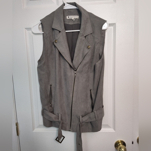 House of Harlow 1960 Grey Suede Vest - Picture 2 of 3